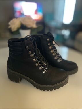 Cliffs by WHITE MOUNTAIN Black Lace-Up Chunky Heel Ankle Boots